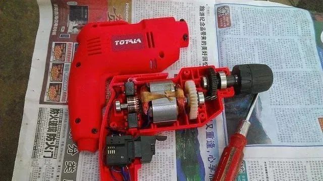 Why do power tools generally use brushed motors, but not brushless motors?